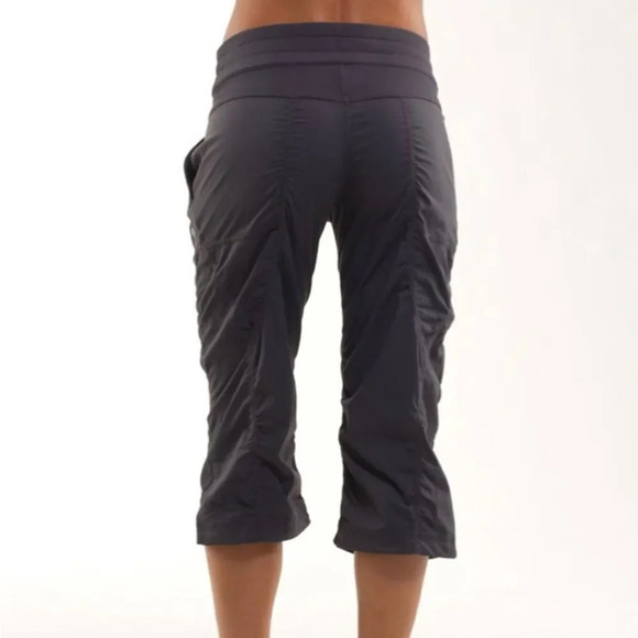 Lululemon sz 6 Studio Crop Coal (black) for yoga excellent pre owned condition - Picture 3 of 14